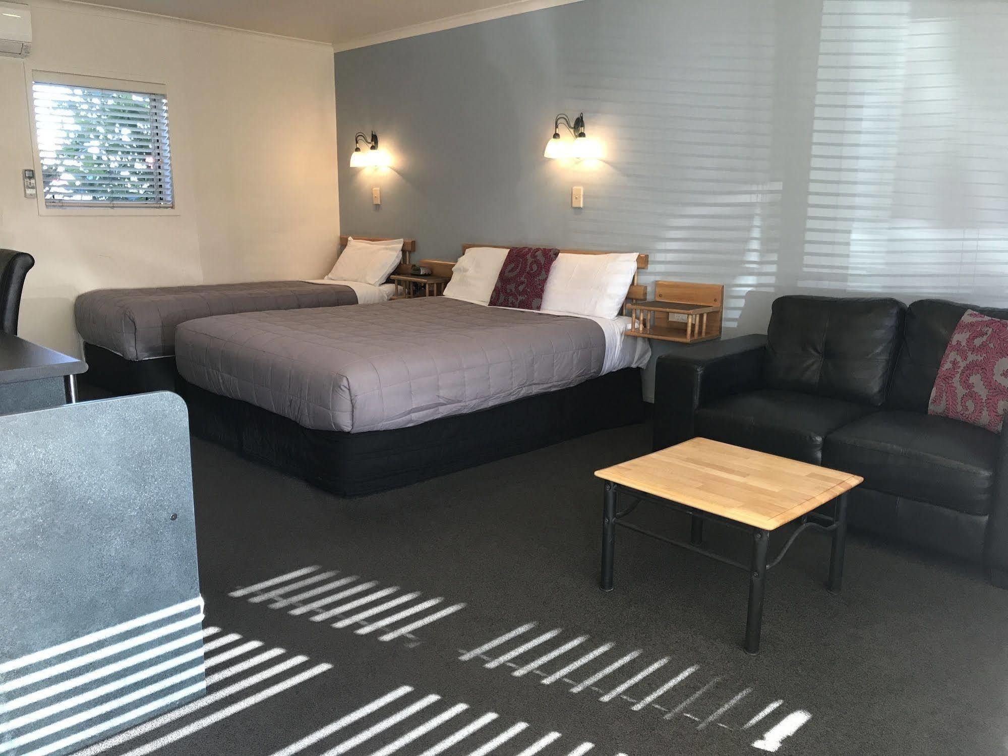 Pacific Harbour Motor Inn Гисборн Экстерьер фото