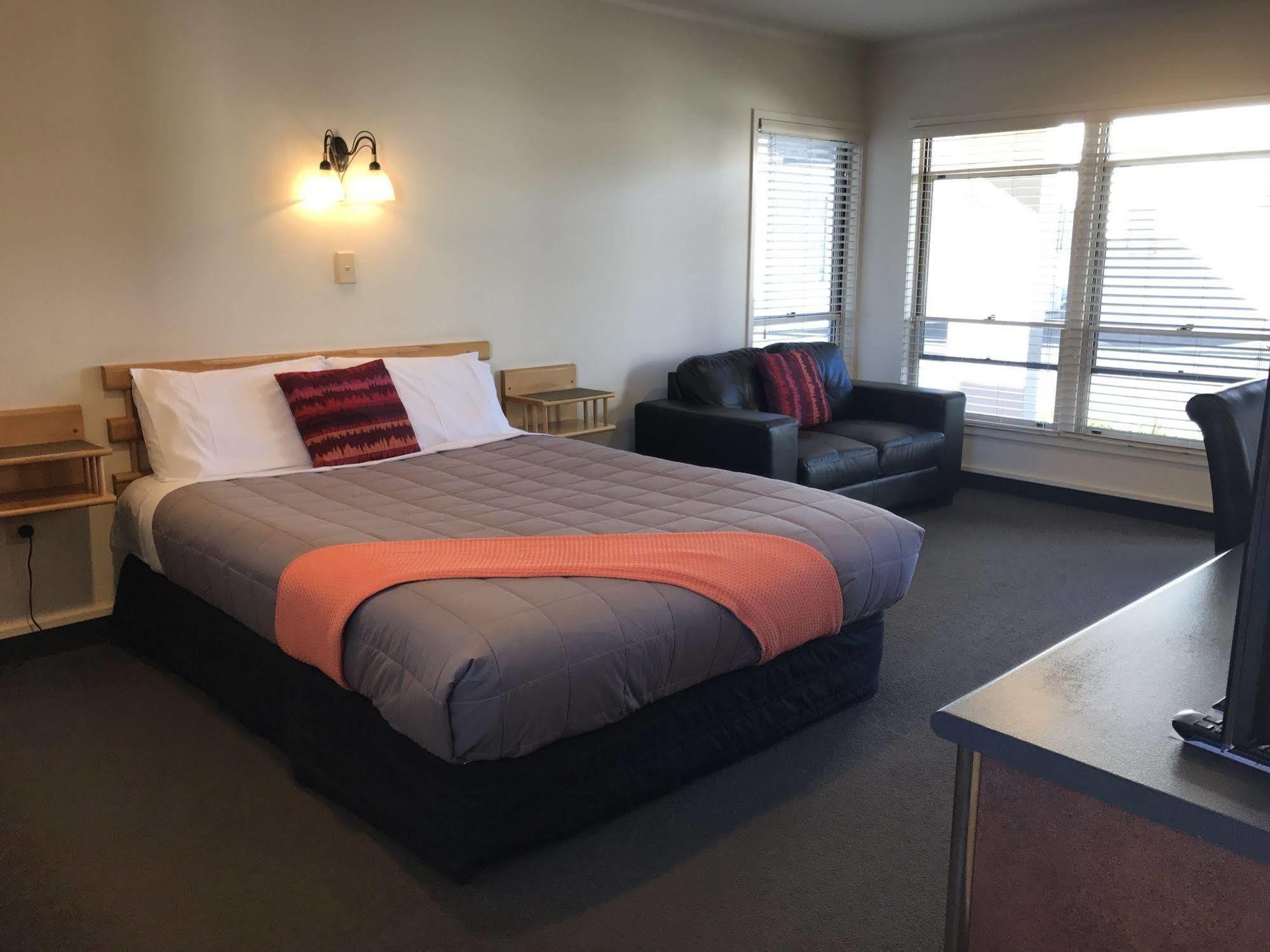 Pacific Harbour Motor Inn Гисборн Экстерьер фото