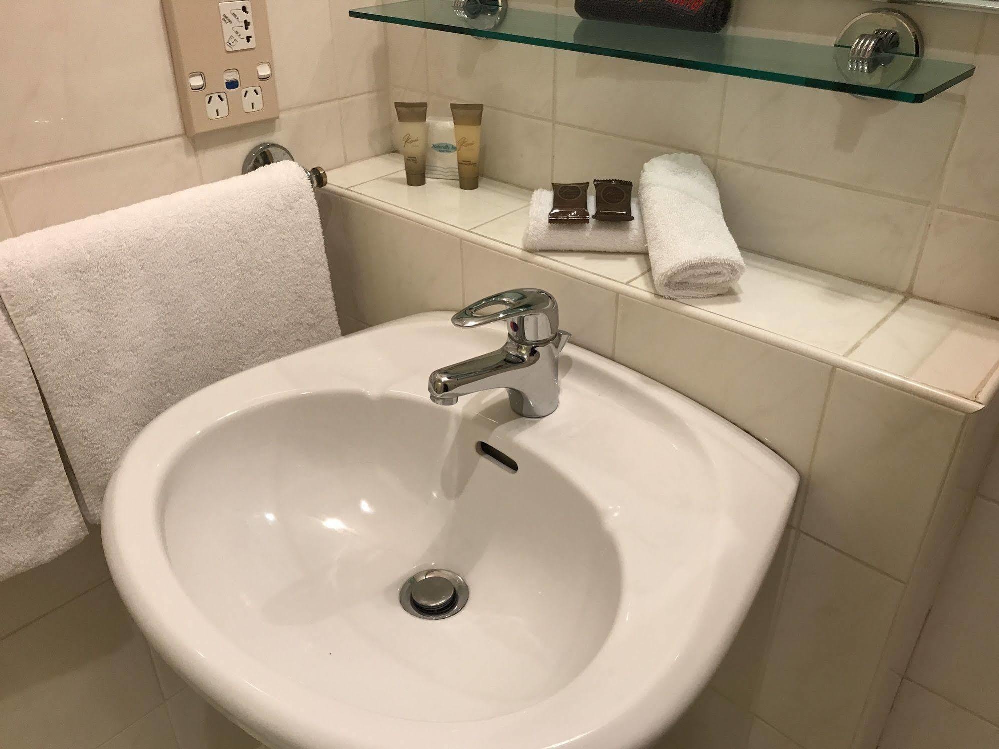 Pacific Harbour Motor Inn Гисборн Экстерьер фото