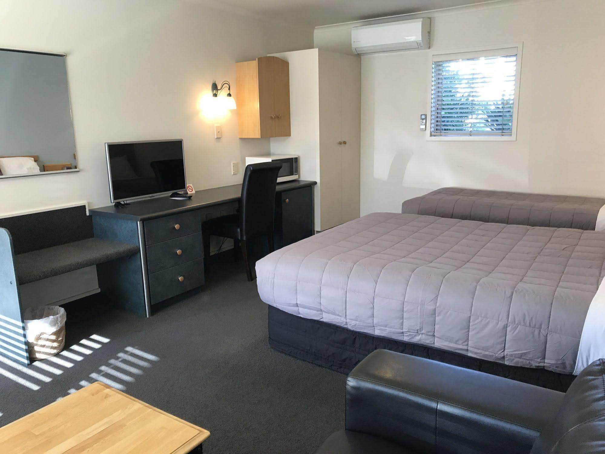 Pacific Harbour Motor Inn Гисборн Экстерьер фото