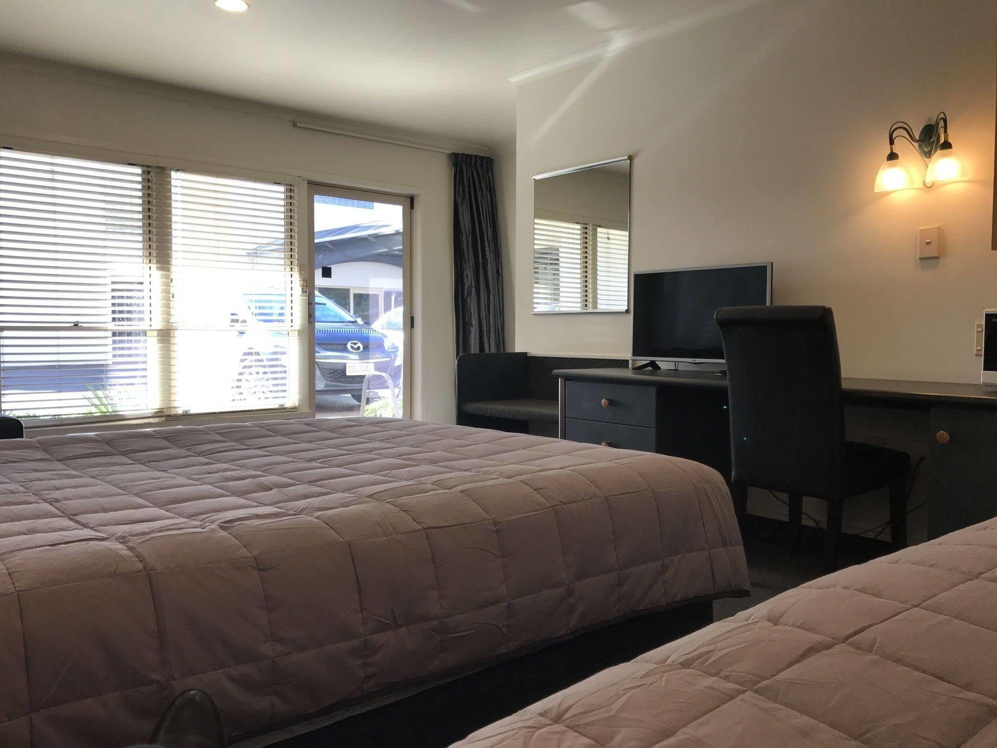 Pacific Harbour Motor Inn Гисборн Экстерьер фото