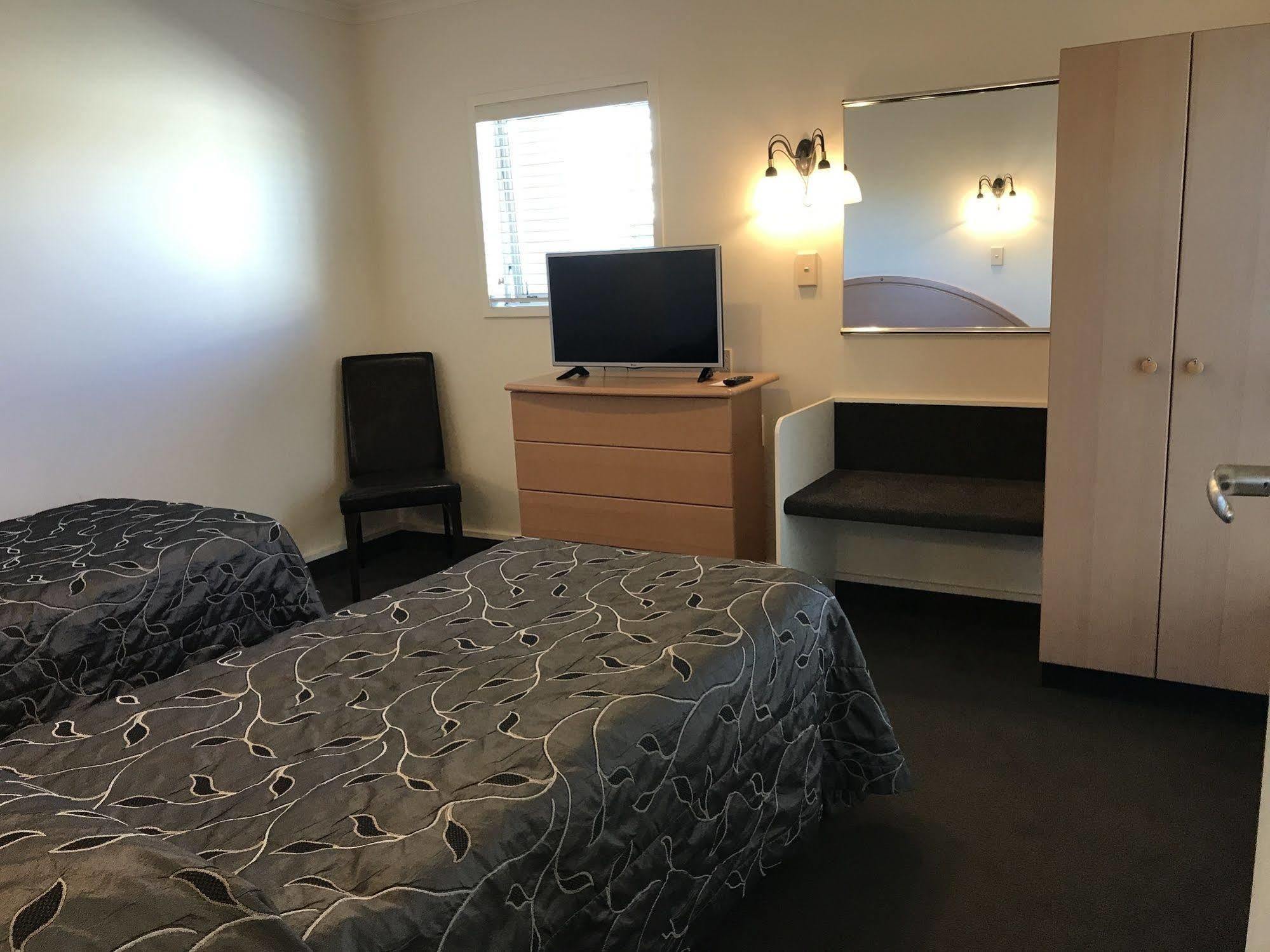 Pacific Harbour Motor Inn Гисборн Экстерьер фото