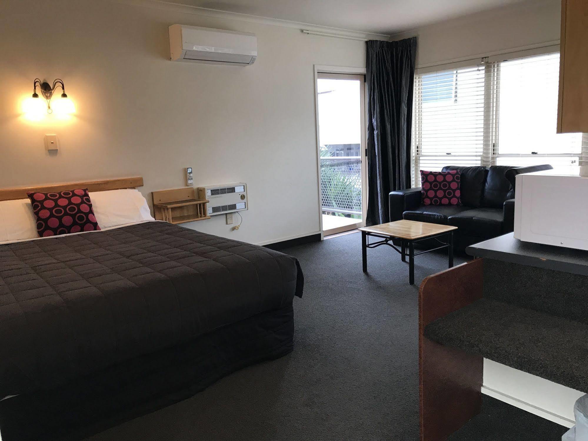 Pacific Harbour Motor Inn Гисборн Экстерьер фото